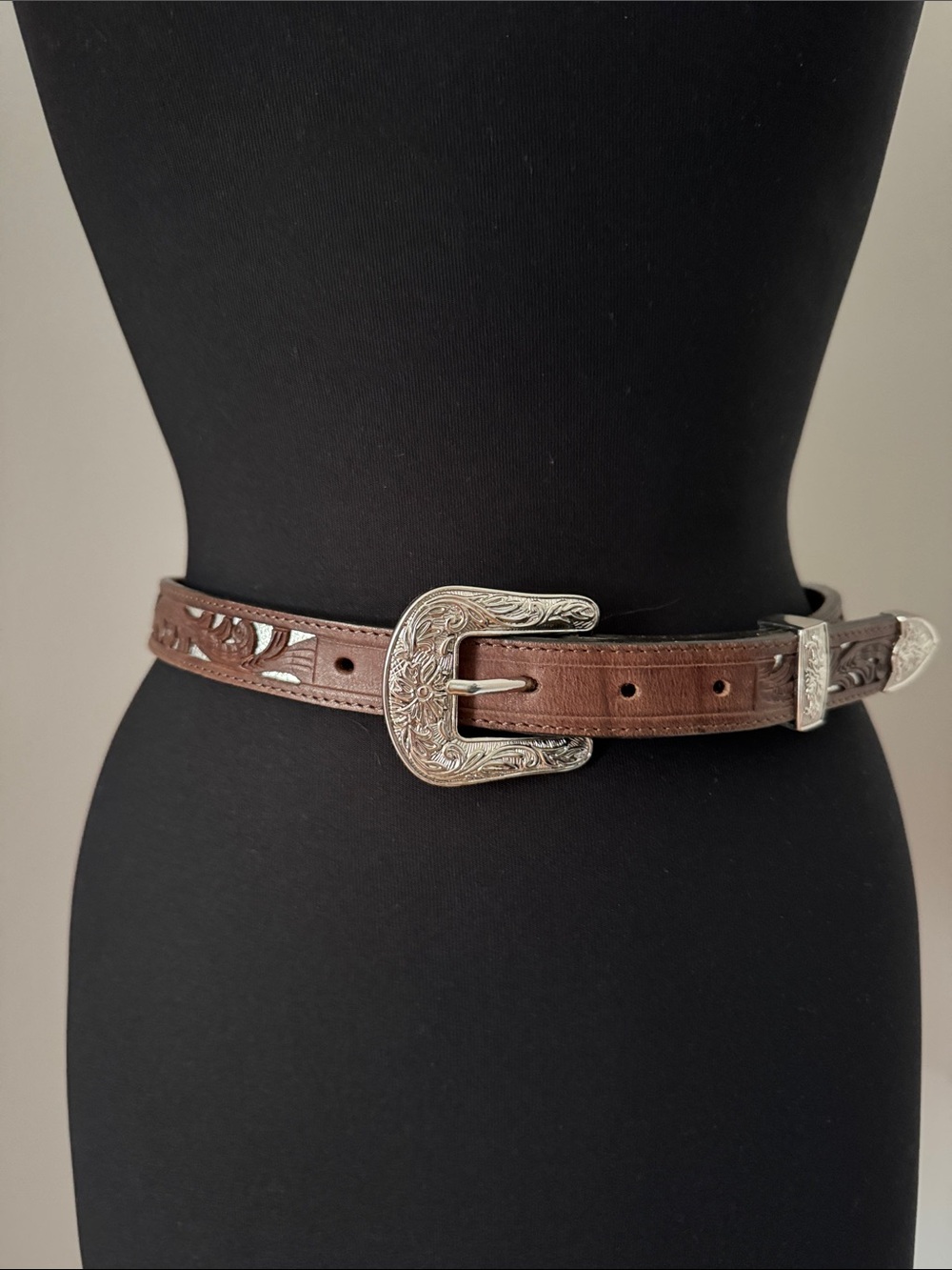 Shyanne Brown Tooled Floral Cut Out Underlay Western Belt VGUC Size S